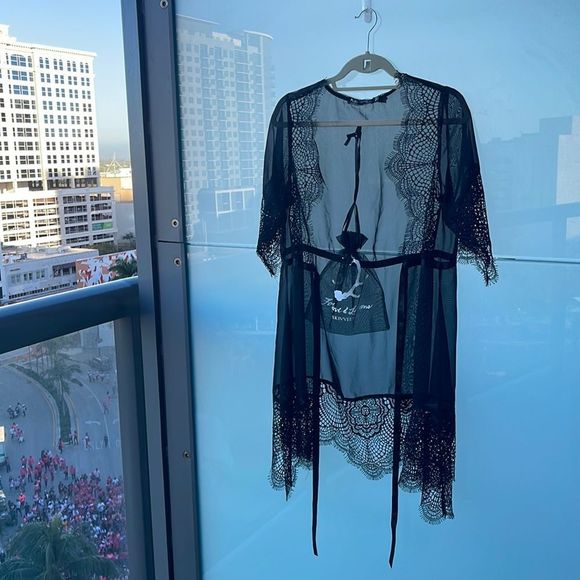 FOR LOVE & LEMONS LACE VANITY ROBE Black Lace - Picture 3 of 9
